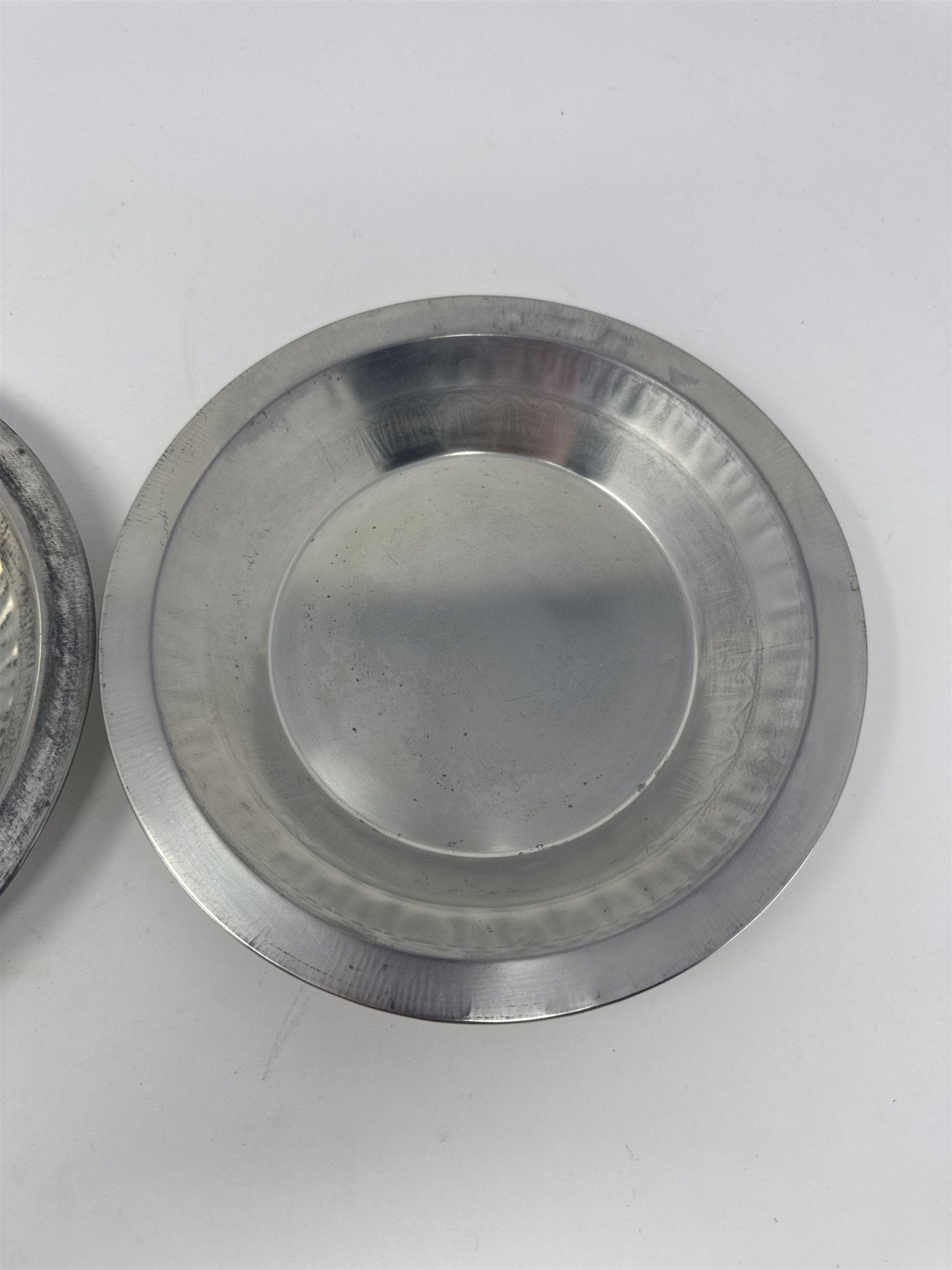 Vtg Aluminum Pie Plates Set of 2 8" Round Metal Baking Tins Retro Kitchenware