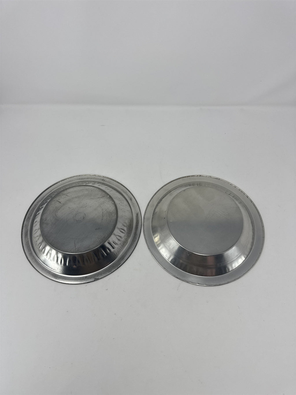 Vtg Aluminum Pie Plates Set of 2 8" Round Metal Baking Tins Retro Kitchenware