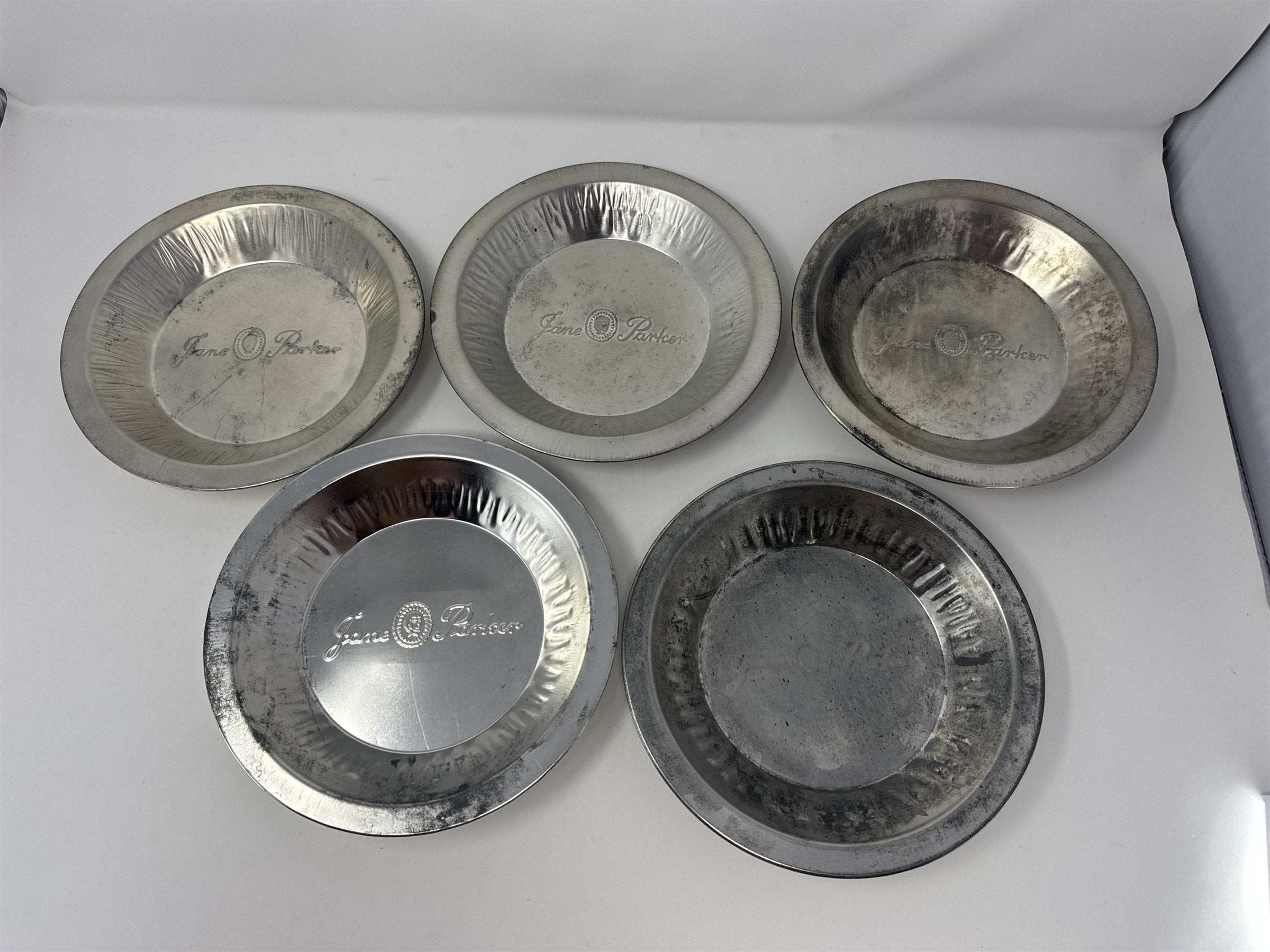 Set of 5 Vtg Jane Parke Aluminum Pie Plates 8" Metal Baking Tins Stamped Retro