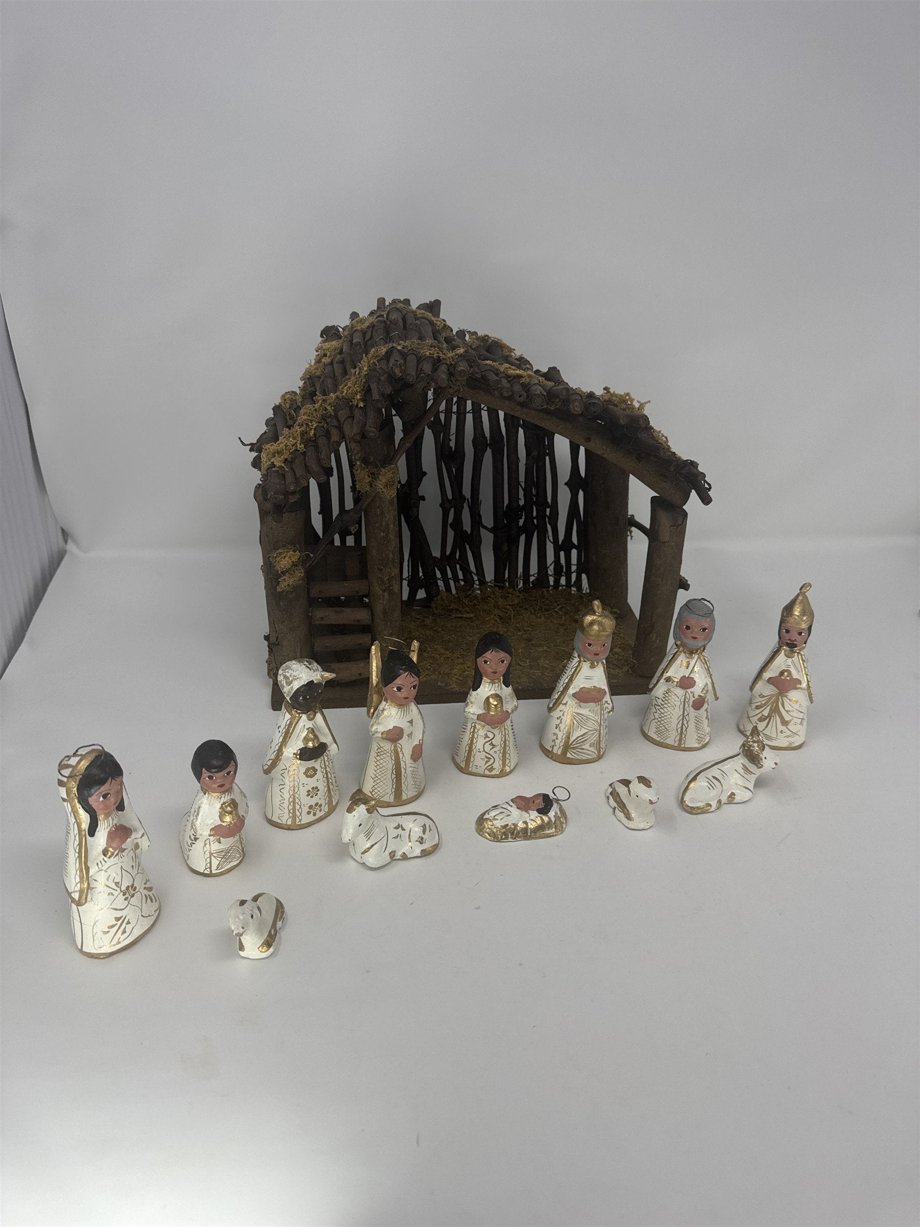 Mexican Folk Art Nativity Set 13pc Pottery Figures & Wood Stable Hand Painted