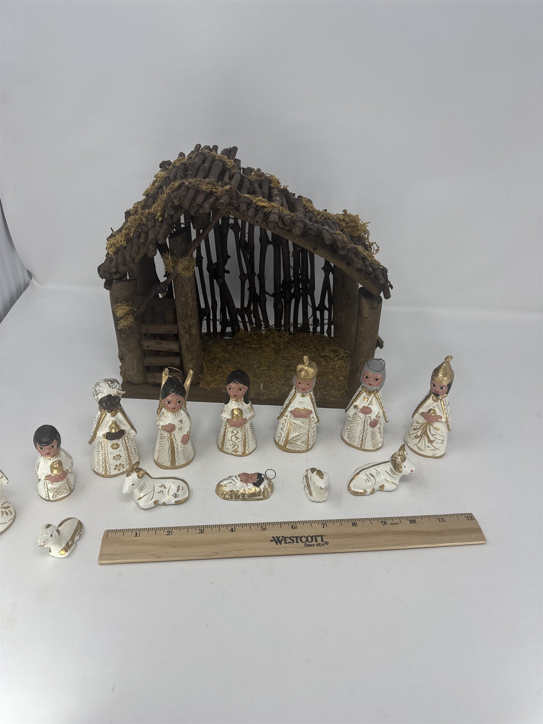 Mexican Folk Art Nativity Set 13pc Pottery Figures & Wood Stable Hand Painted