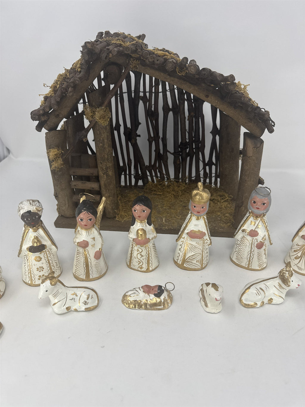 Mexican Folk Art Nativity Set 13pc Pottery Figures & Wood Stable Hand Painted