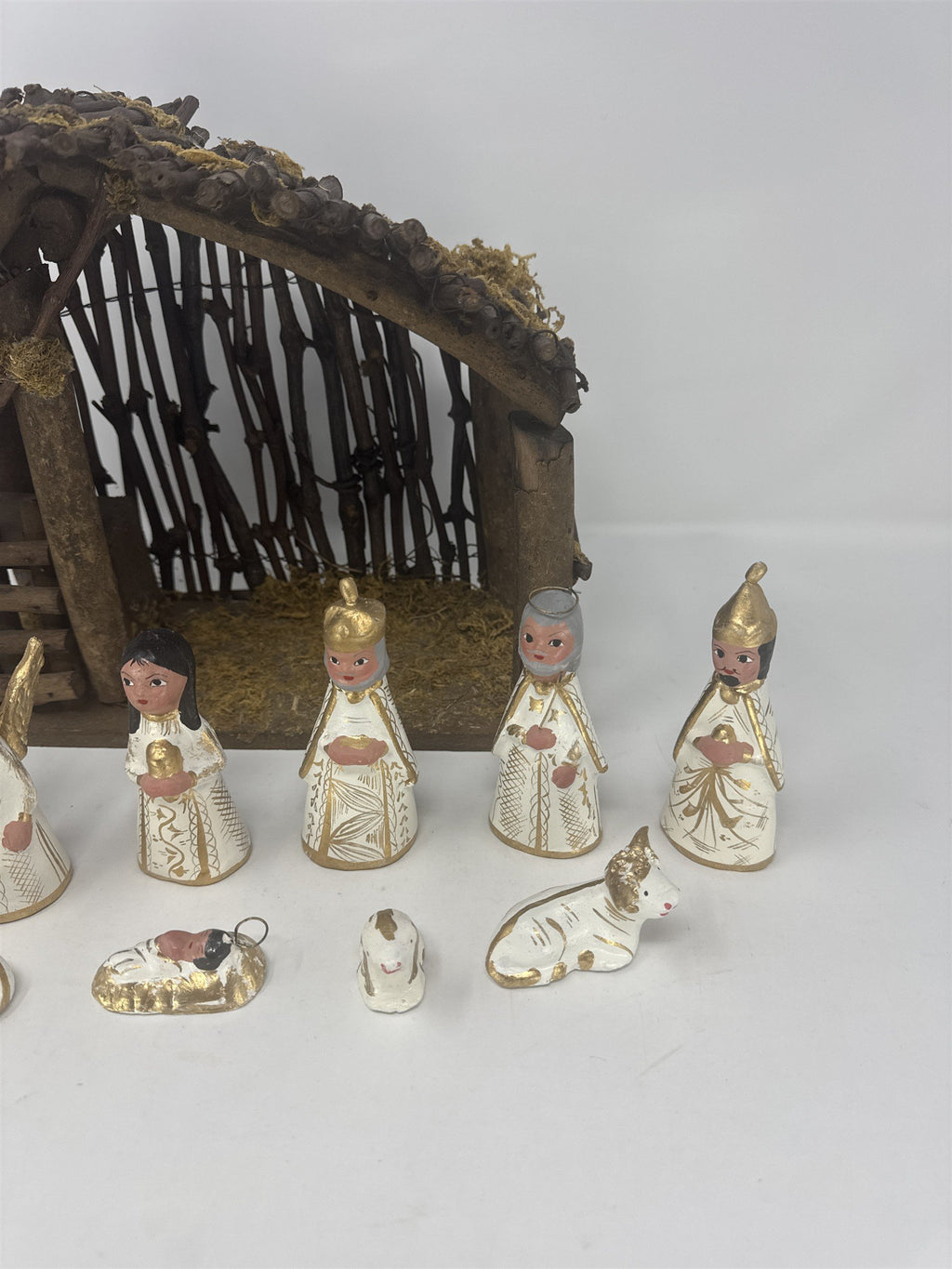 Mexican Folk Art Nativity Set 13pc Pottery Figures & Wood Stable Hand Painted
