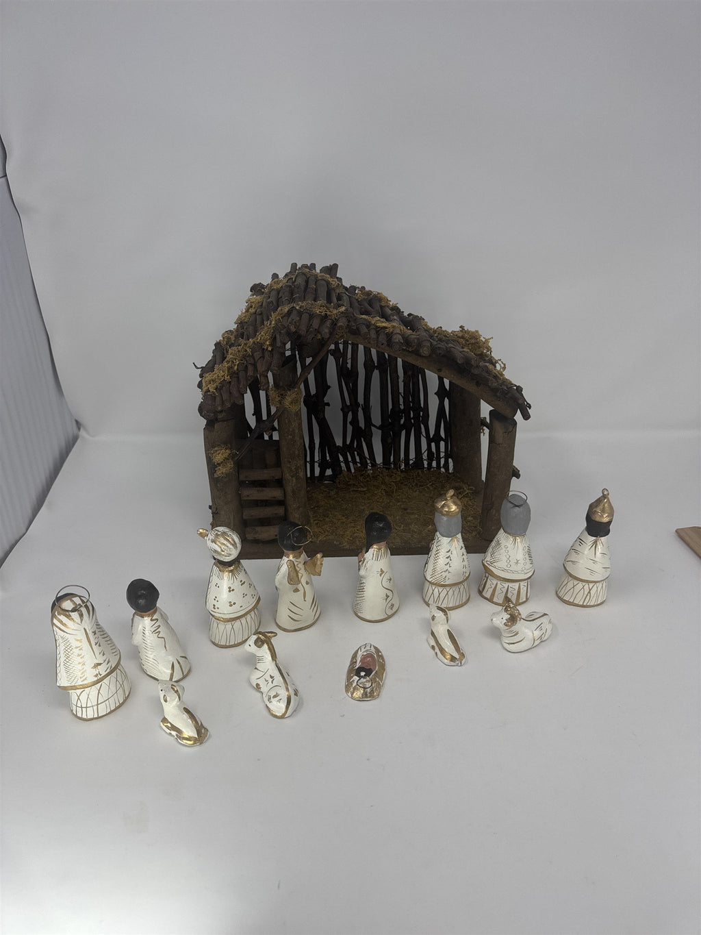 Mexican Folk Art Nativity Set 13pc Pottery Figures & Wood Stable Hand Painted