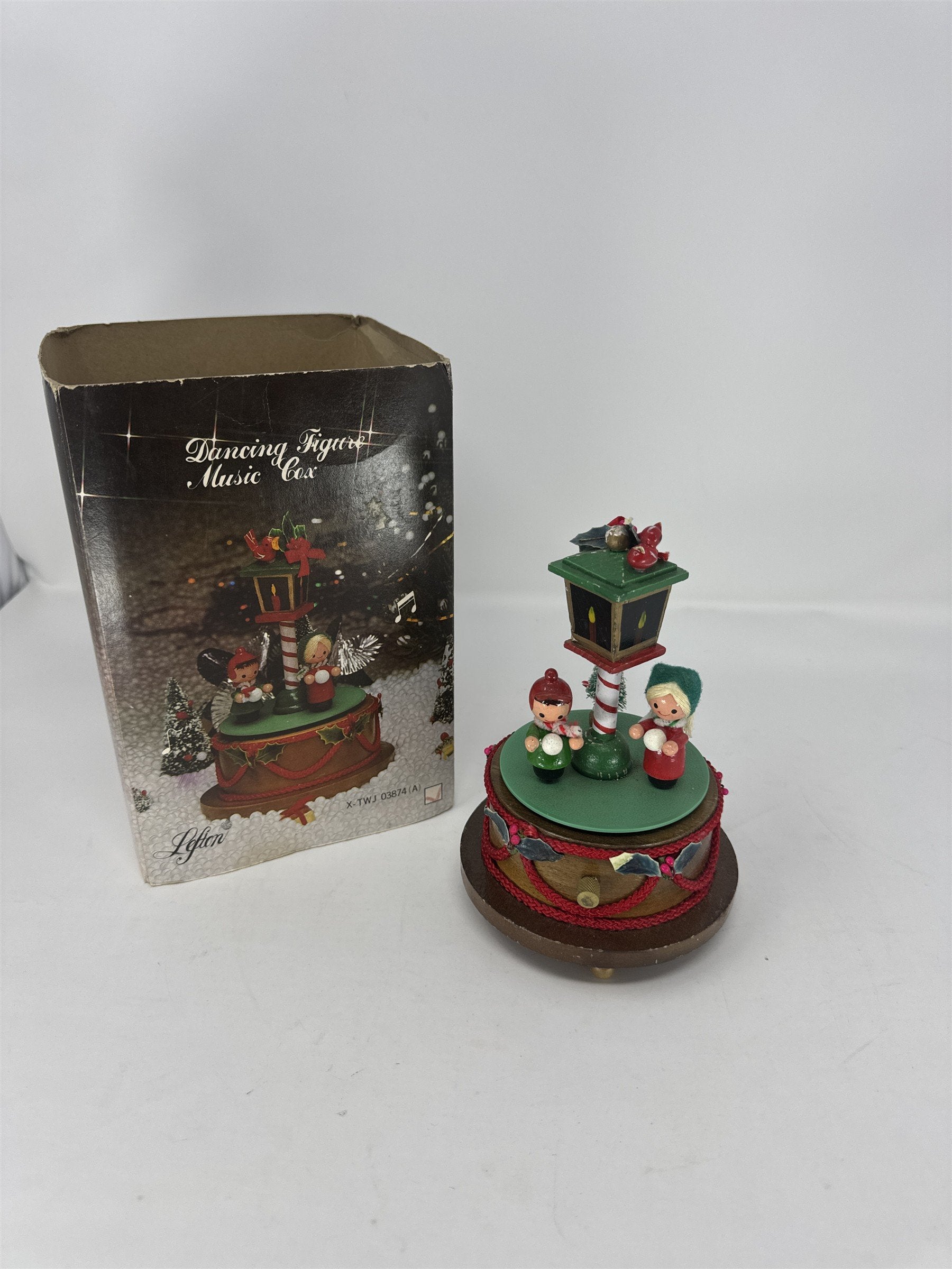 Vtg Lefton Christmas Carolers Music Box Dancing Figures Lamp Post Decor READ
