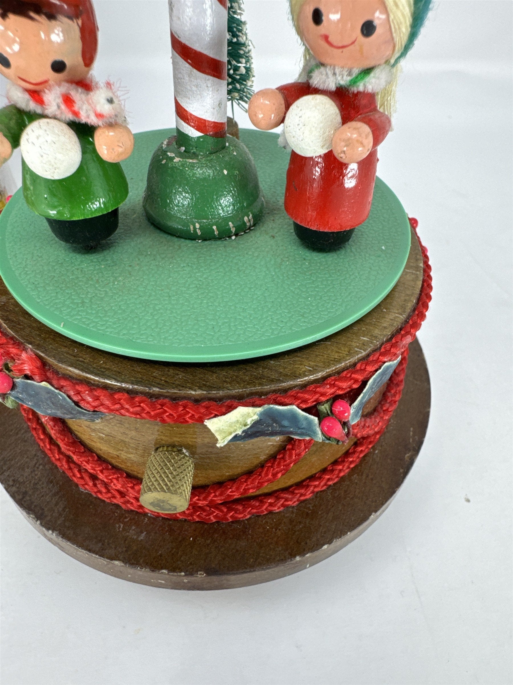 Vtg Lefton Christmas Carolers Music Box Dancing Figures Lamp Post Decor READ