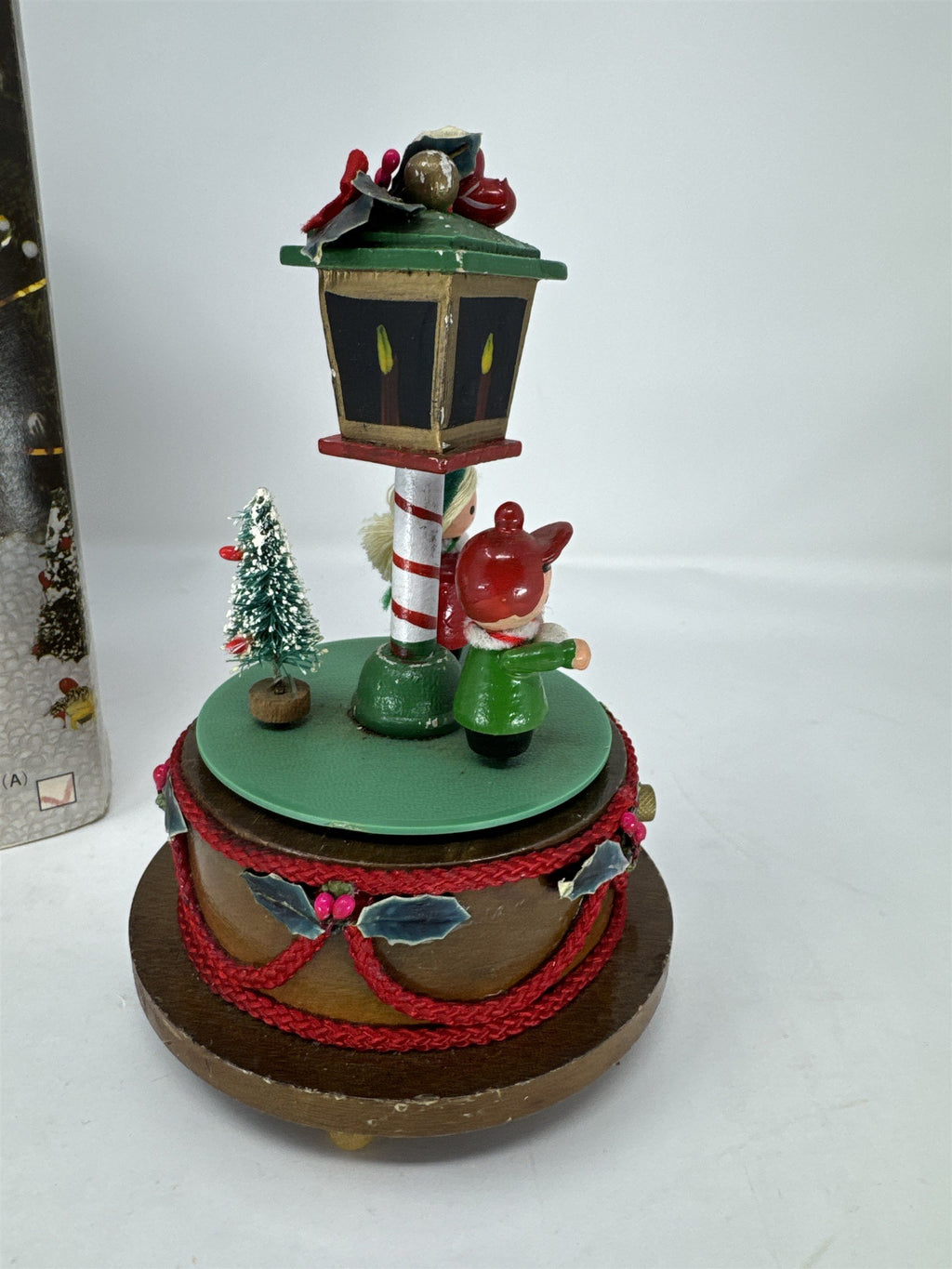 Vtg Lefton Christmas Carolers Music Box Dancing Figures Lamp Post Decor READ