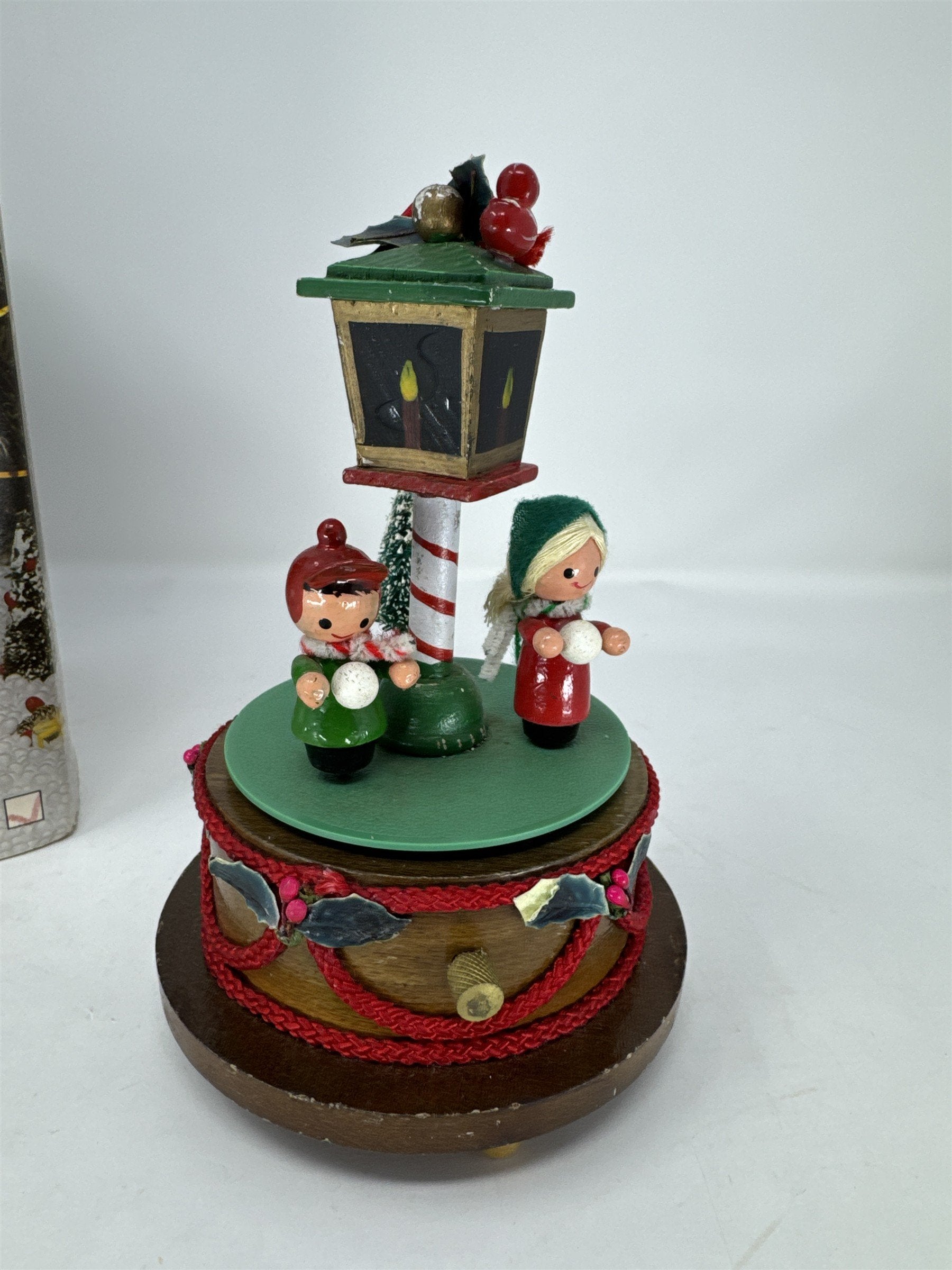 Vtg Lefton Christmas Carolers Music Box Dancing Figures Lamp Post Decor READ