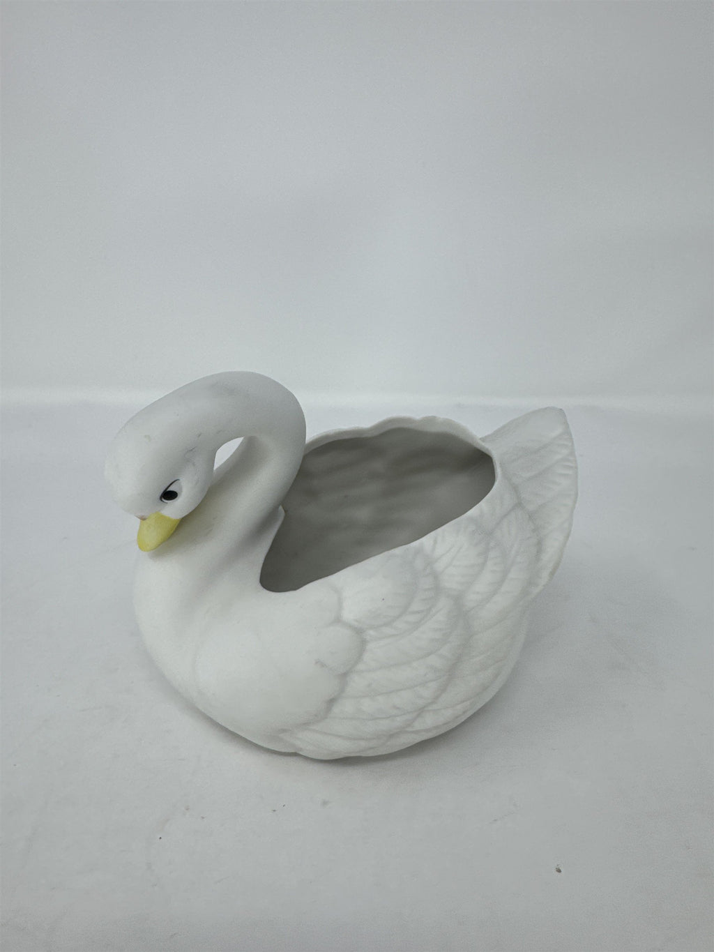 Vtg Homco #1402 White Bisque Porcelain Swan Planter Figurine Trinket Dish READ