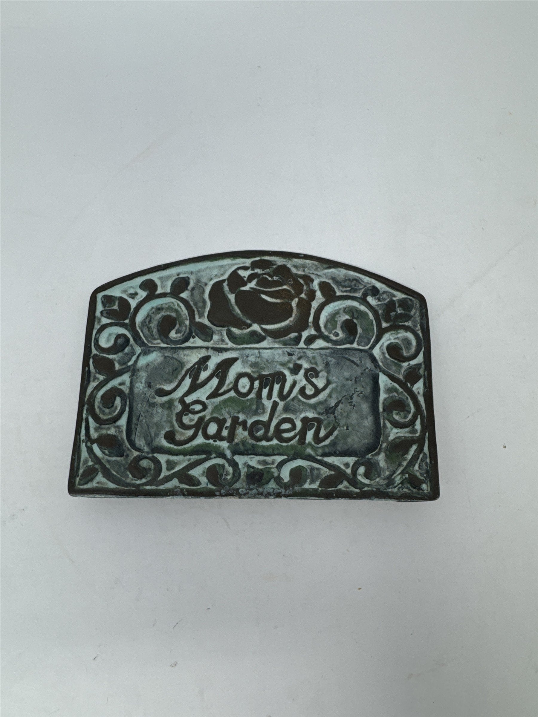 Vtg Verdigris Metal Mom’s Garden Plaque Embossed Rose Flower Sign Outdoor Decor