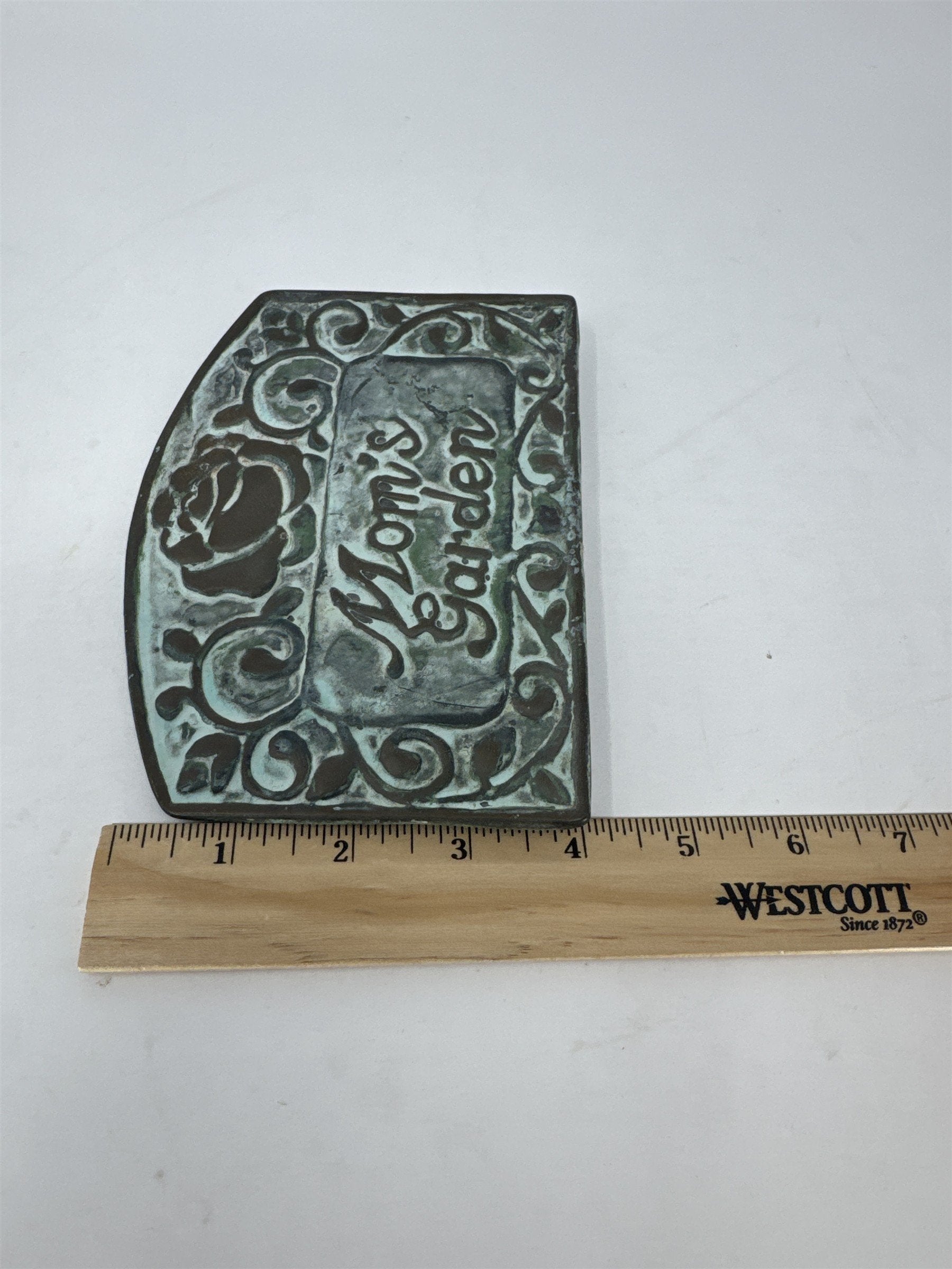 Vtg Verdigris Metal Mom’s Garden Plaque Embossed Rose Flower Sign Outdoor Decor