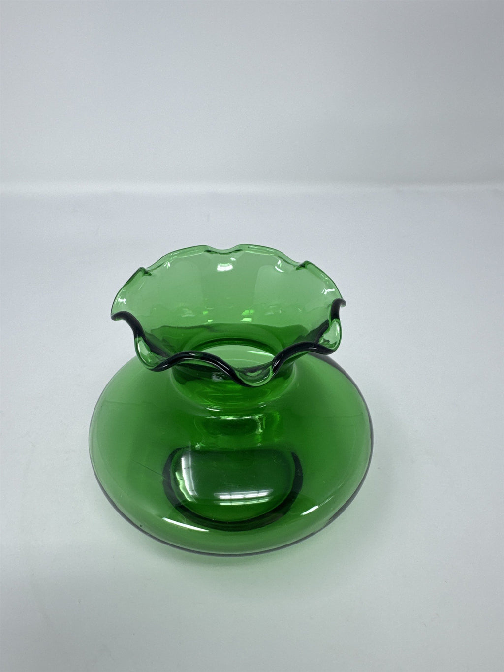 Vtg Emerald Green Glass Bud Vase Ruffled Rim Jack In Pulpit MCM Art Glass