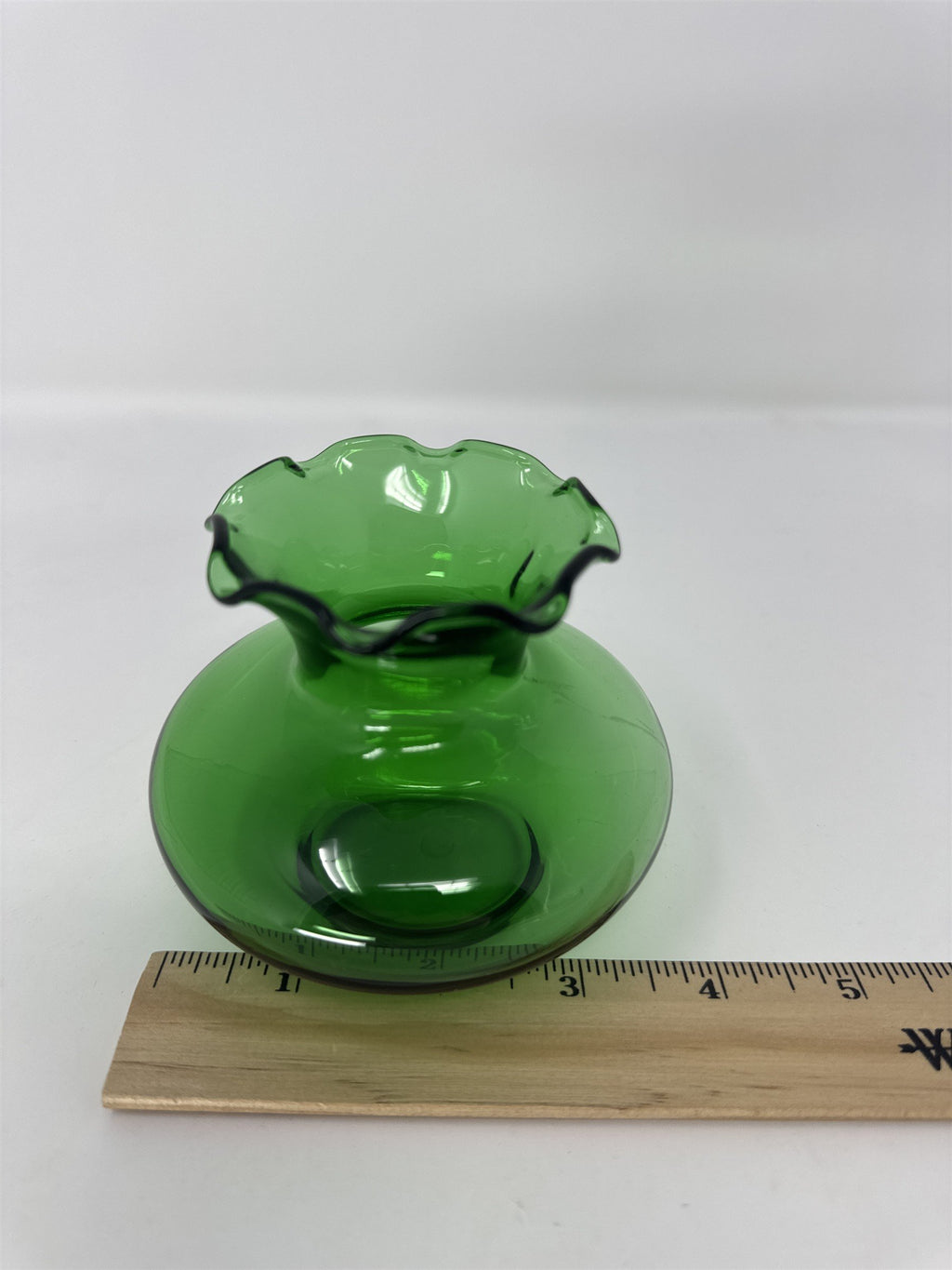Vtg Emerald Green Glass Bud Vase Ruffled Rim Jack In Pulpit Art Glass MCM