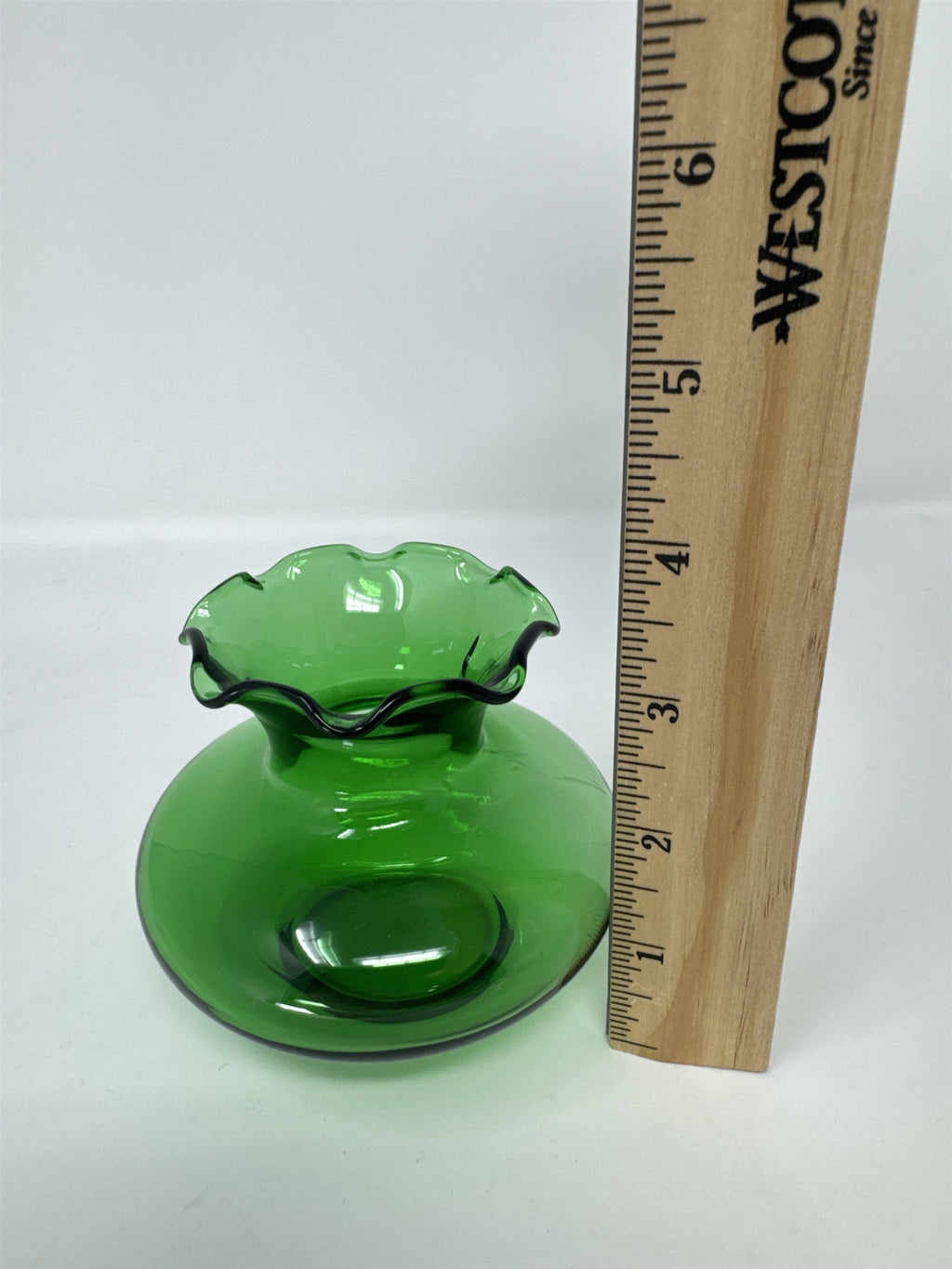 Vtg Emerald Green Glass Bud Vase Ruffled Rim Jack In Pulpit Art Glass MCM