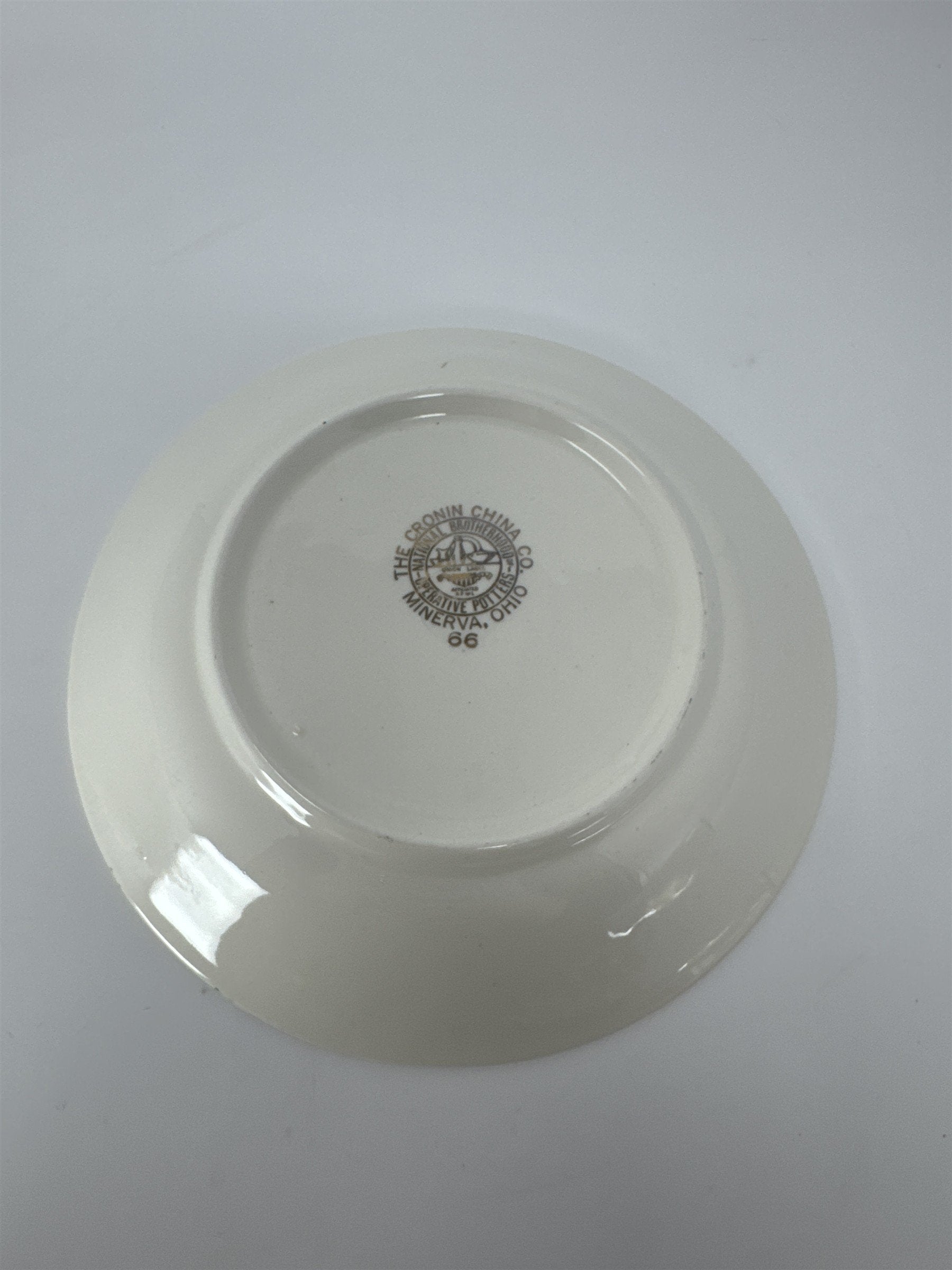Vintage Cronin China Colonial Couple Soup Cereal Bowl 7.5" Minerva Ohio Gold