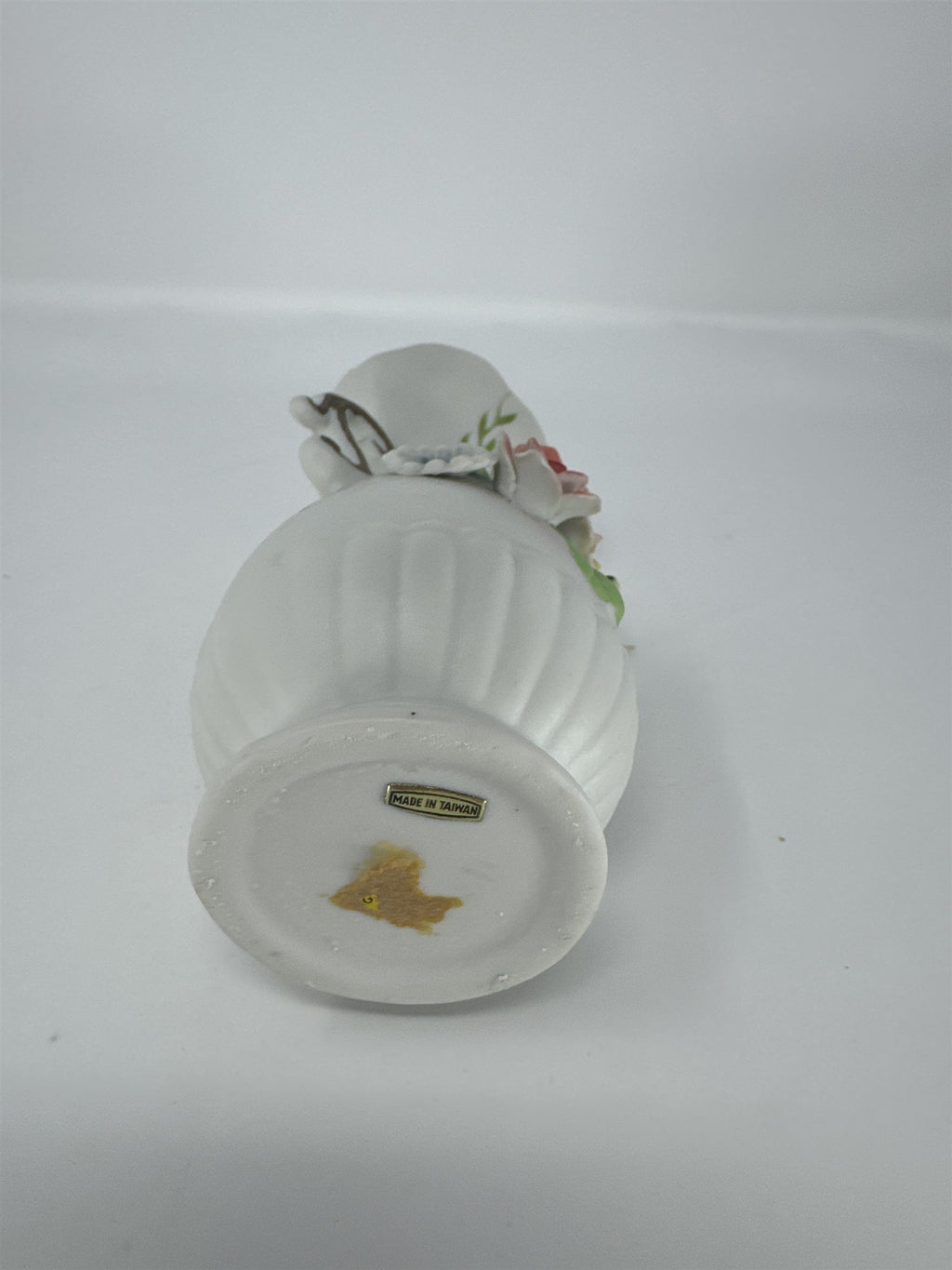 Vintage Porcelain Bud Vase 3D Applied Flowers Roses Gold Handles Taiwan