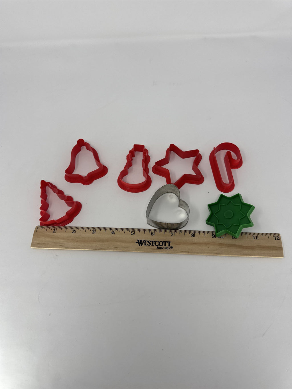 Lot of 7 Vintage Christmas Cookie Cutters Plastic & Metal Star Tree Heart Bell