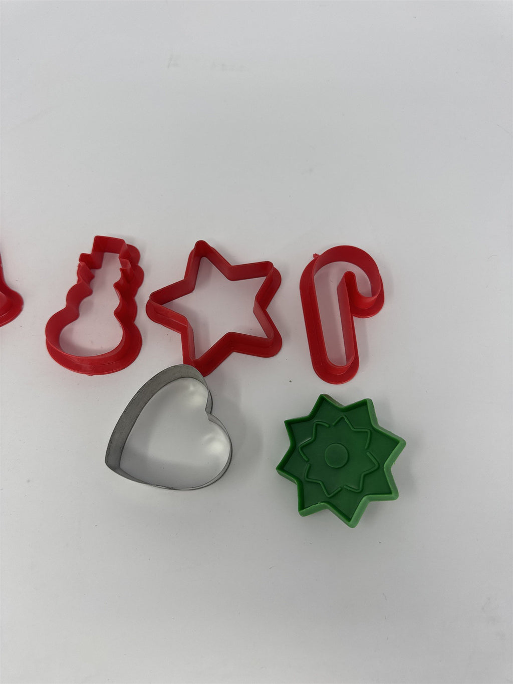 Lot of 7 Vintage Christmas Cookie Cutters Plastic & Metal Star Tree Heart Bell