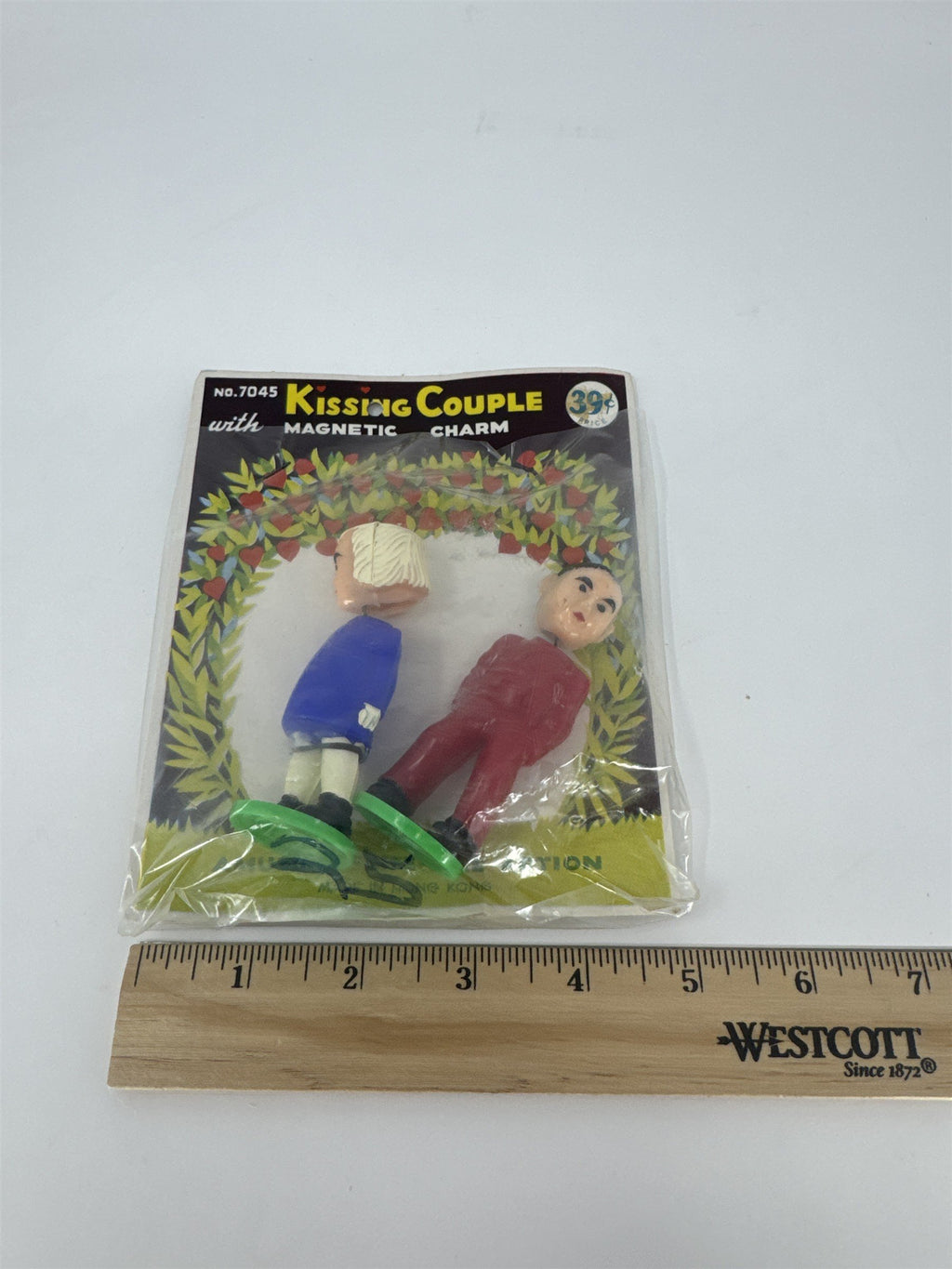 Vintage Hong Kong Plastic Kissing Couple Magnetic Action Toy New Old Stock 7045