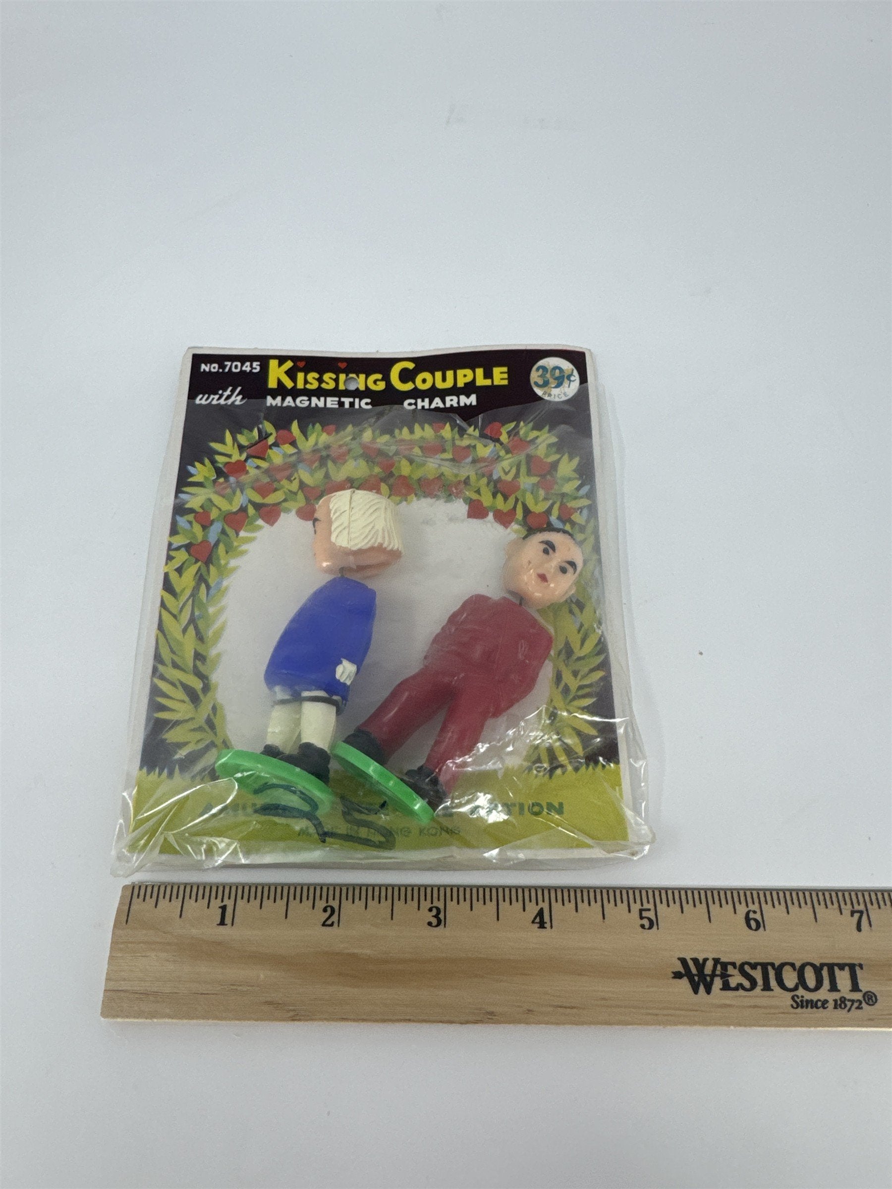 Vintage Hong Kong Plastic Kissing Couple Magnetic Action Toy New Old Stock 7045