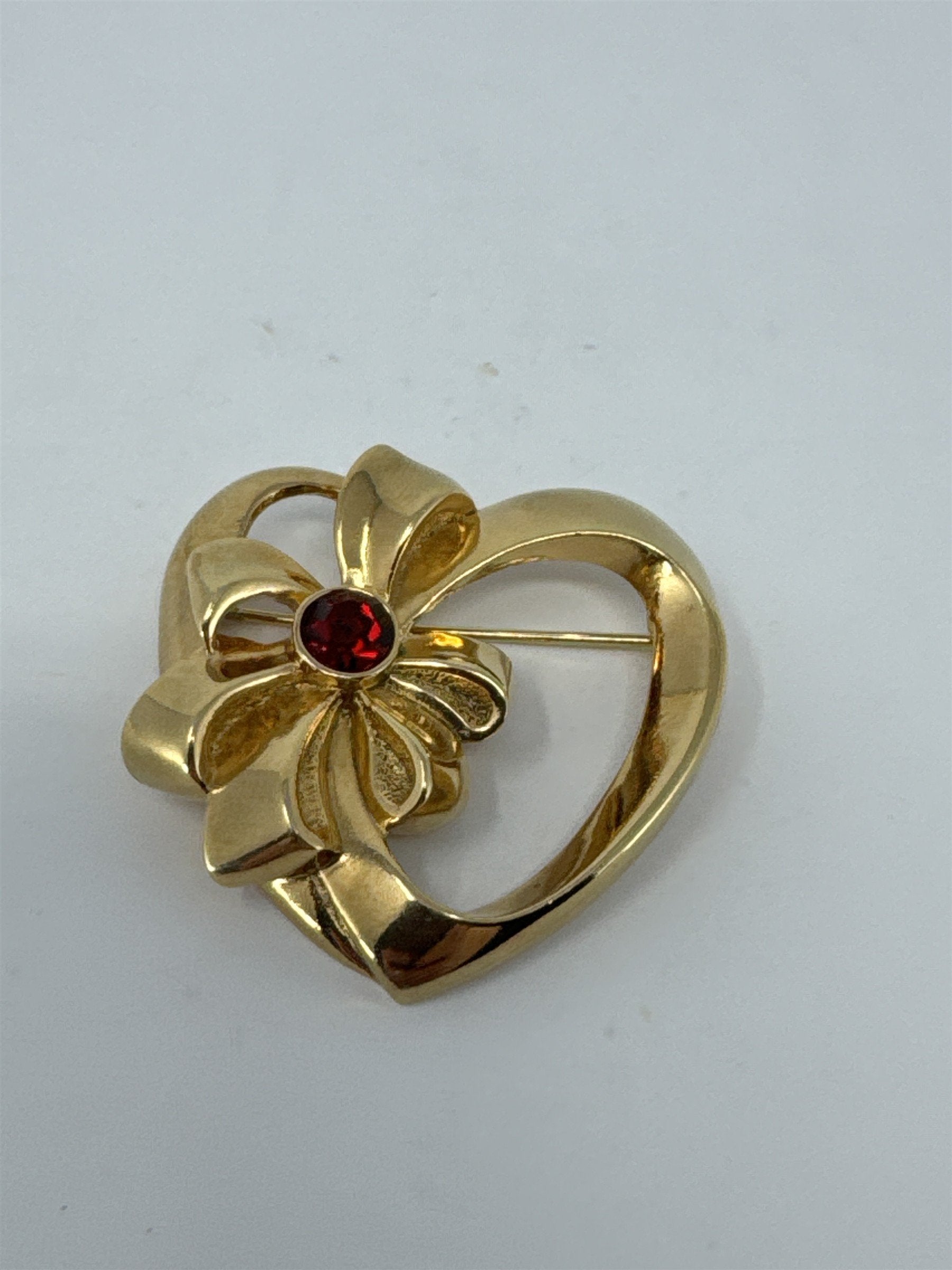 Vintage Avon Gold Tone Heart Brooch Red Rhinestone Bow Pin Valentine’s Day