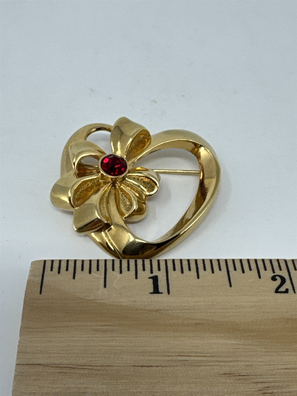 Vintage Avon Gold Tone Heart Brooch Red Rhinestone Bow Pin Valentine’s Day
