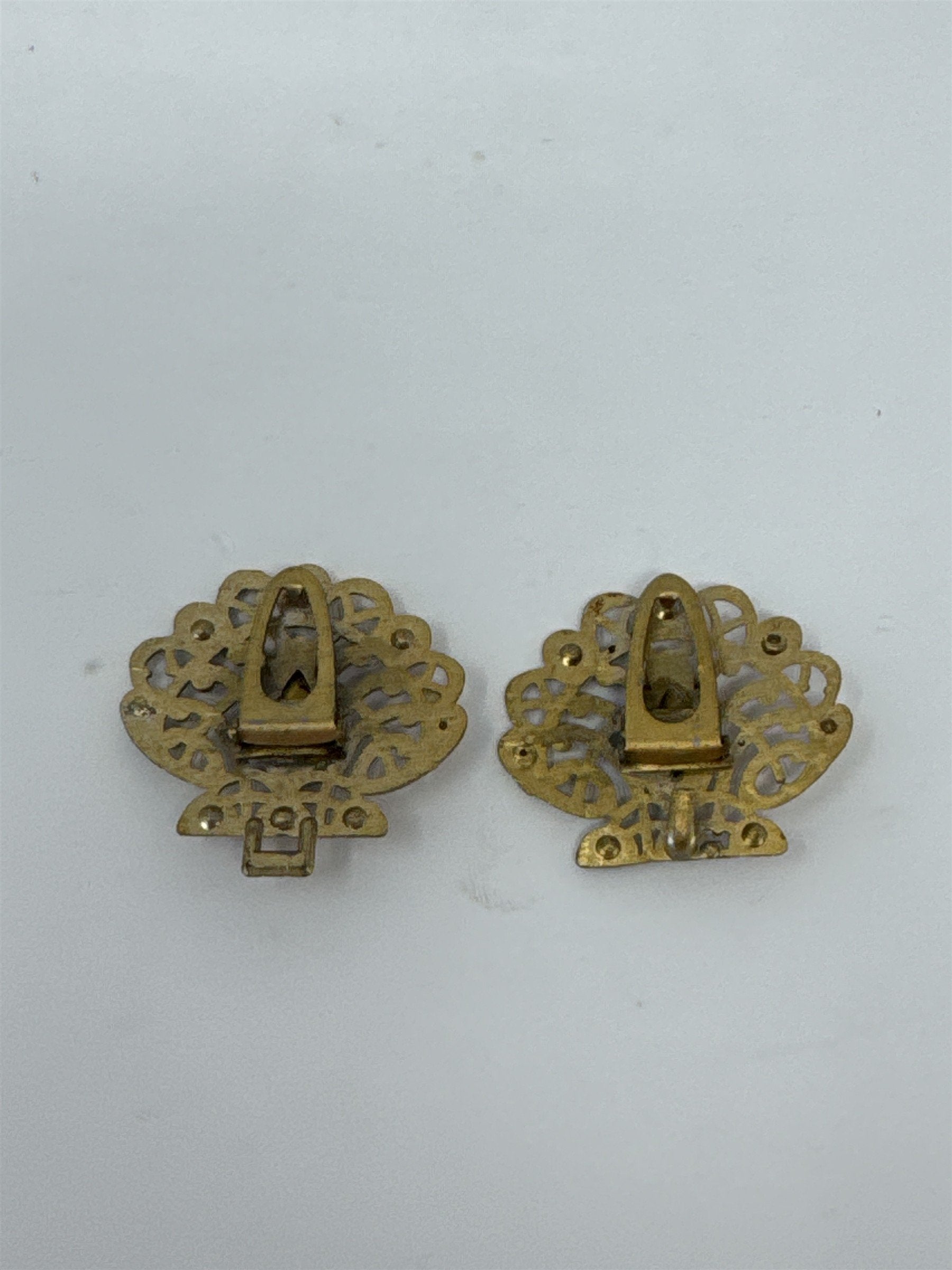 Vintage Ornate Gold Tone Sweater Clip Guard Cardigan Collar Jewelry (No Chain)