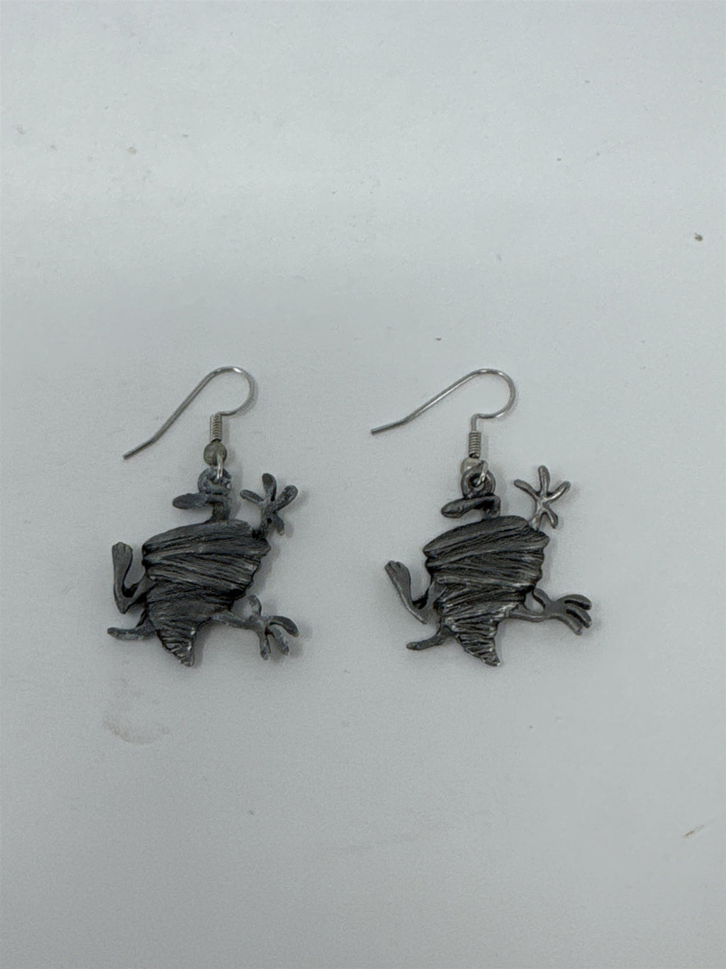 Vintage 1992 Looney Tunes Tazmanian Devil Earrings Taz WB Logo