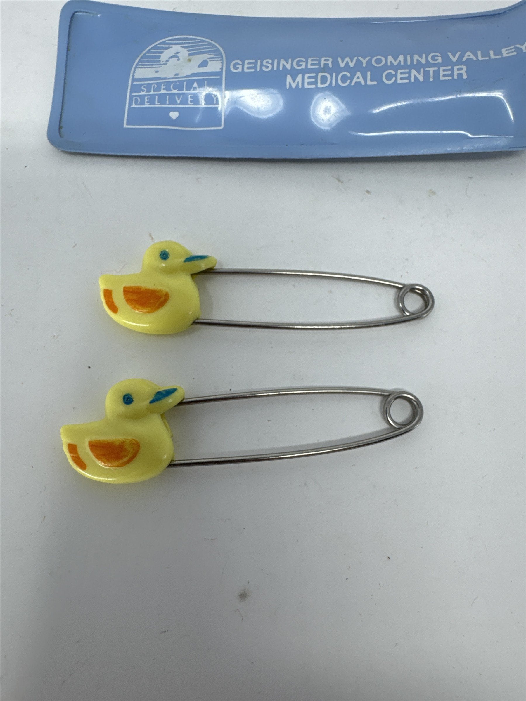 Vtg Geisinger Wyoming Valley Medical Center Diaper Pins Yellow Ducklings Pouch