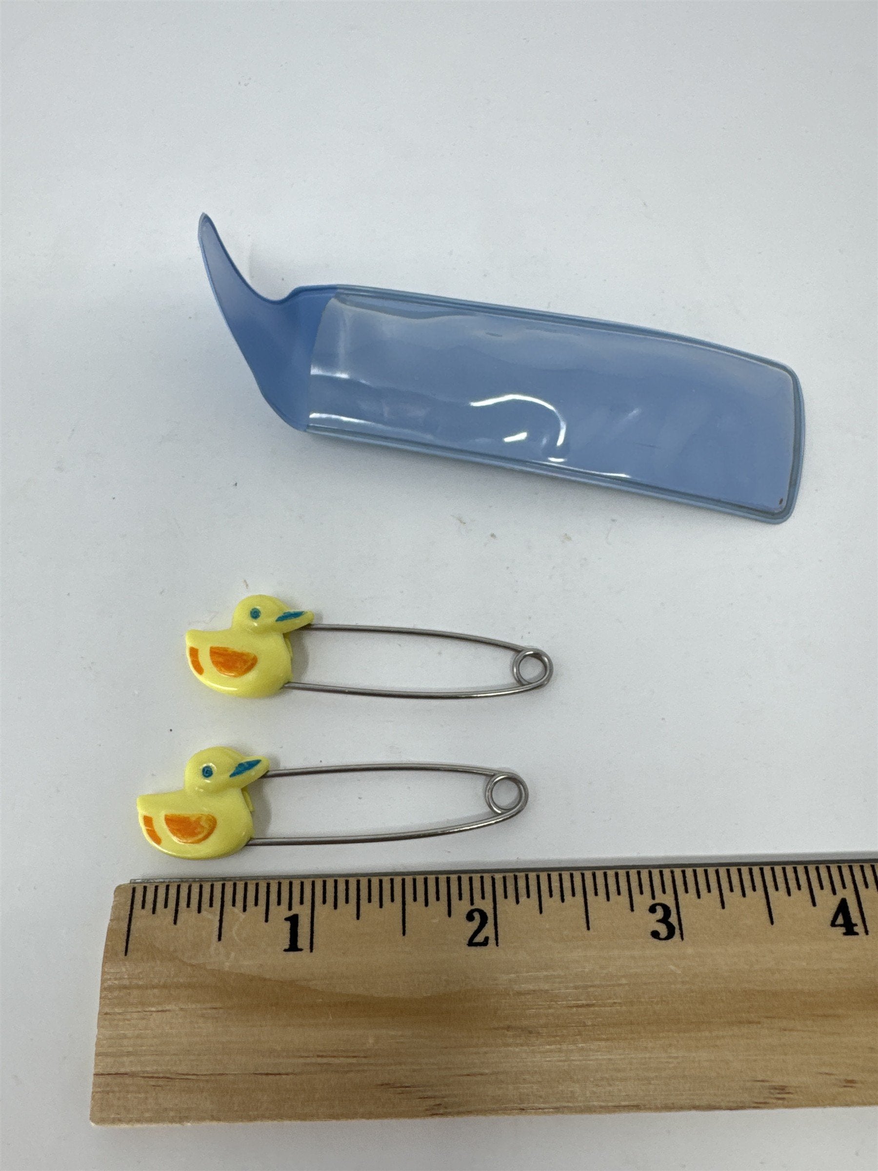Vtg Geisinger Wyoming Valley Medical Center Diaper Pins Yellow Ducklings Pouch