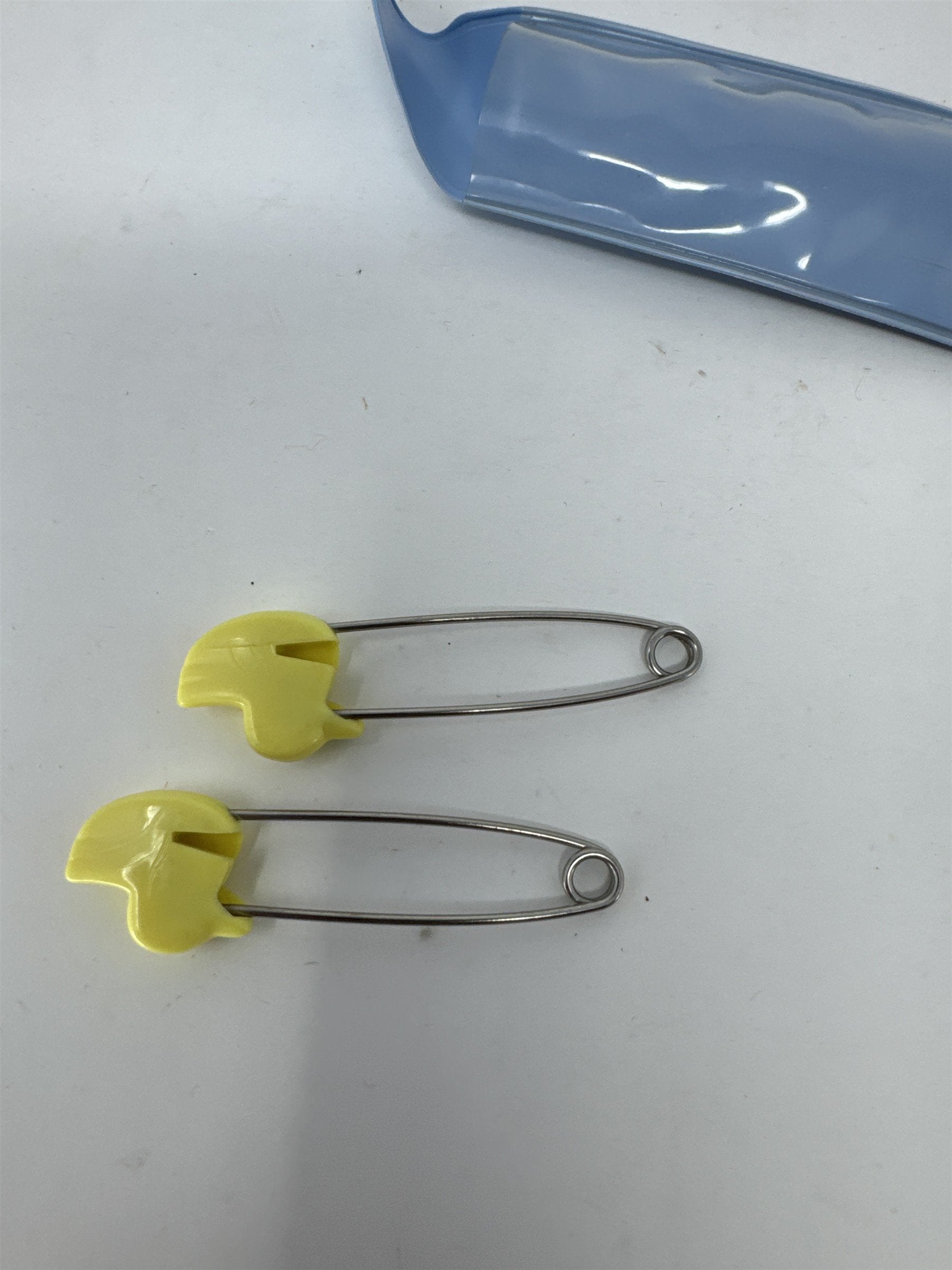 Vtg Geisinger Wyoming Valley Medical Center Diaper Pins Yellow Ducklings Pouch