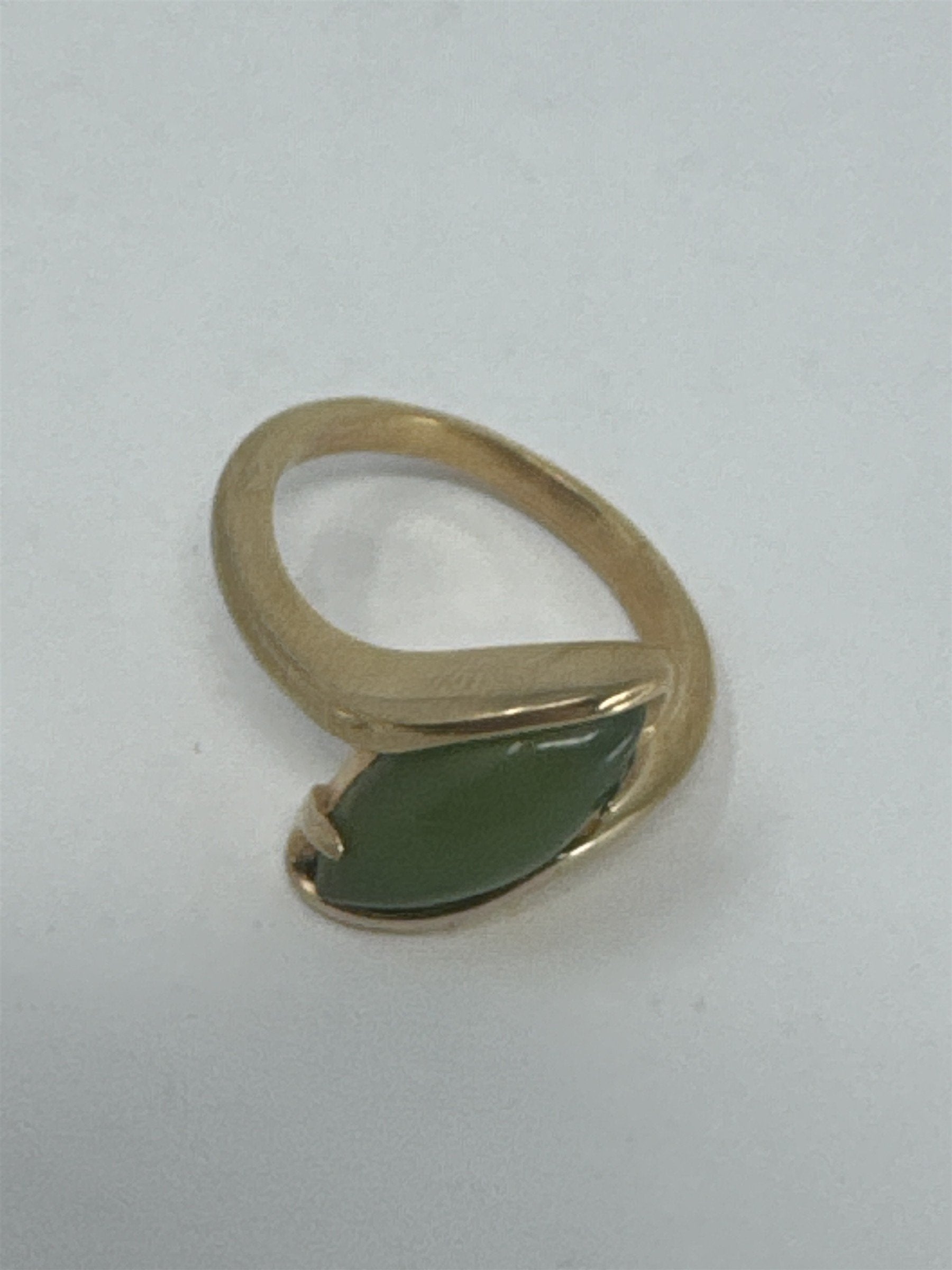 Vtg Gold Tone Bypass Ring Size 7.25 Marquise Green Stone Jade Style Boho MCM