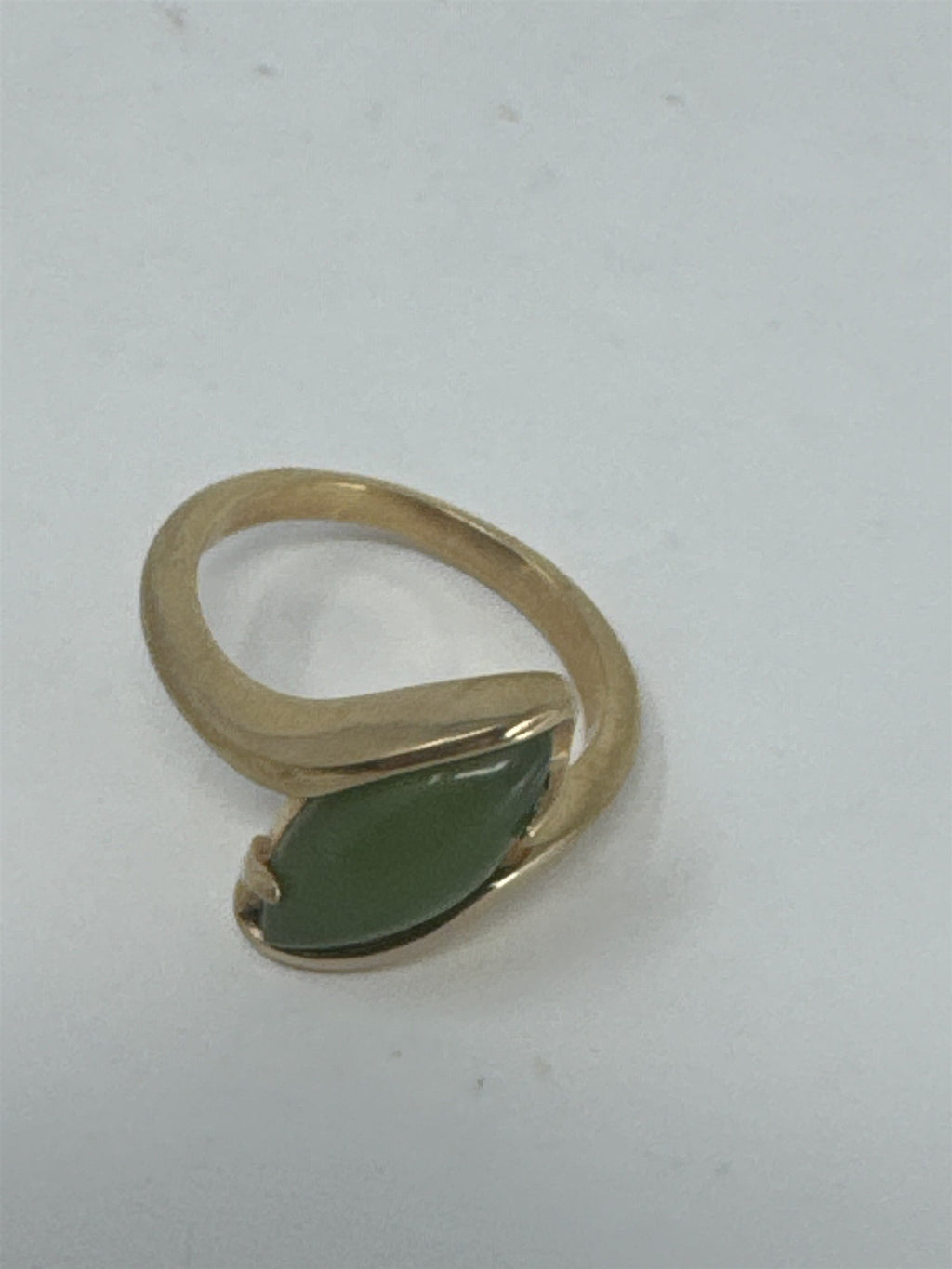Vtg Gold Tone Bypass Ring Size 7.25 Marquise Green Stone Jade Style Boho MCM